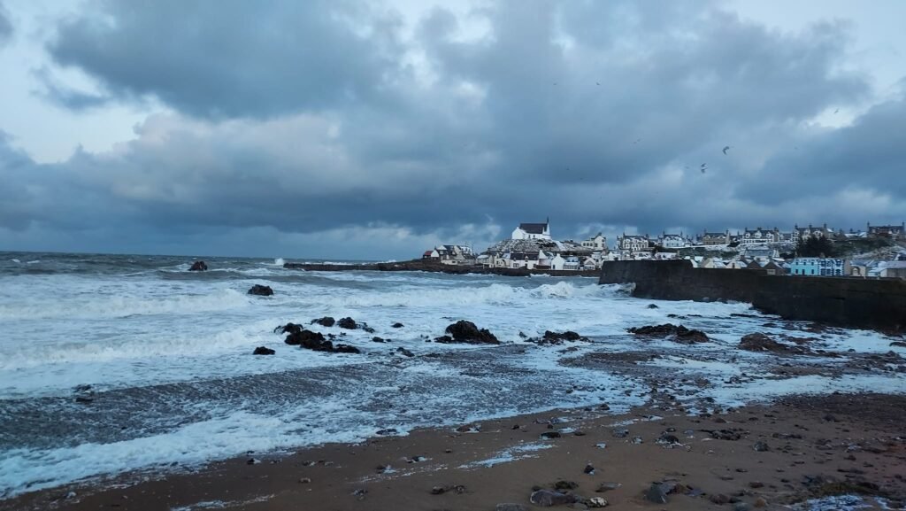 Waves breaking along the shoreline. at Findochty.