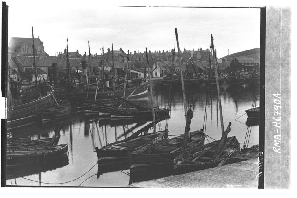 1939 Fishing fleet in for weekend.